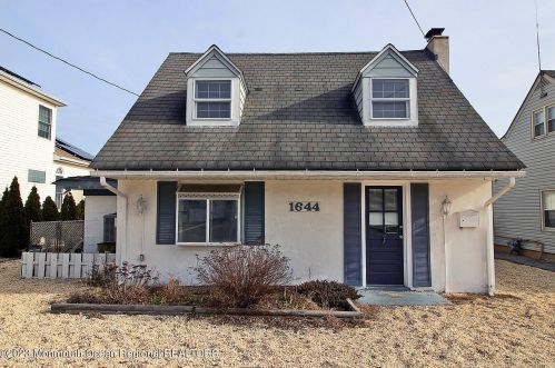 1644 East Dr, Point Pleasant Beach, NJ 08742-5118
