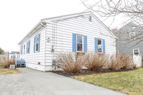 167 Seascape Ave, Middletown, RI 02842-5852
