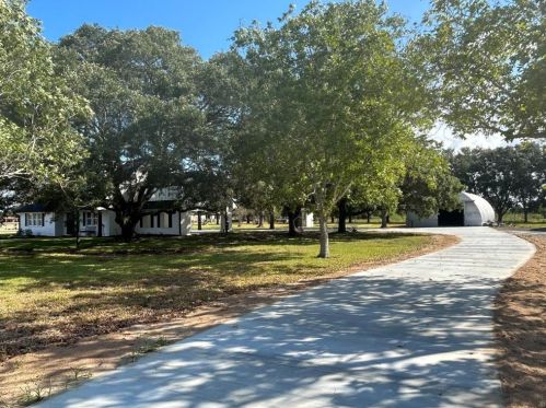 4019 County Road 208, Danbury, TX 77534-8826