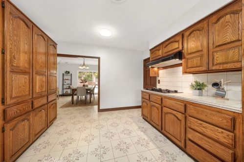 231 Sleepy Holw Dr, Glendale CA 91206-4727 exterior