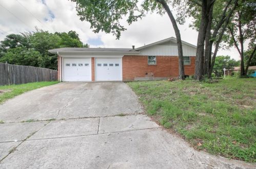 7201 Hightower St, Fort Worth TX  76112-5810 exterior