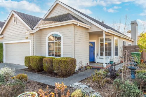 802 Fred Waring Ct, Windsor, CA 95492-7564