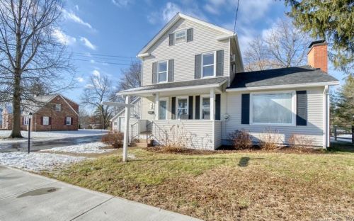 92 West St, Windsor Locks CT  06096-1813 exterior