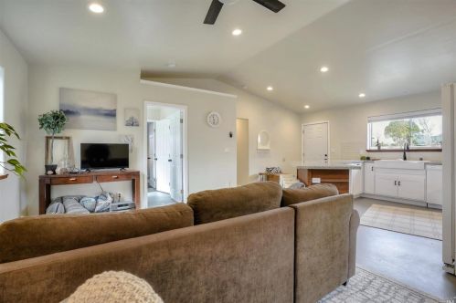 1036 Polaris Dr, Windsor, CA 95492-8994