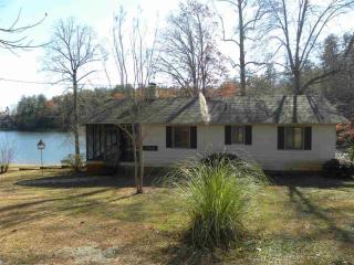 912 Point Pl, Tamassee, SC 29686-2129