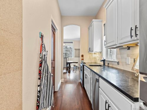 2291 Cherry St, Denver, CO 80222-5004