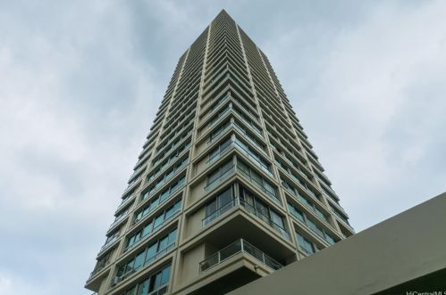 2421 Tusitala St, Honolulu HI  96815-3151 exterior