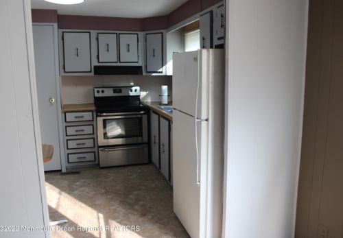3 Meadowlark Ln, Lakehurst, NJ 08759-3748