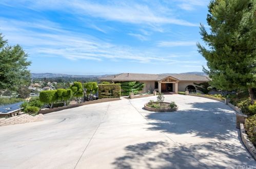 9751 Brier Ln, Santa Ana, CA 92705-1535