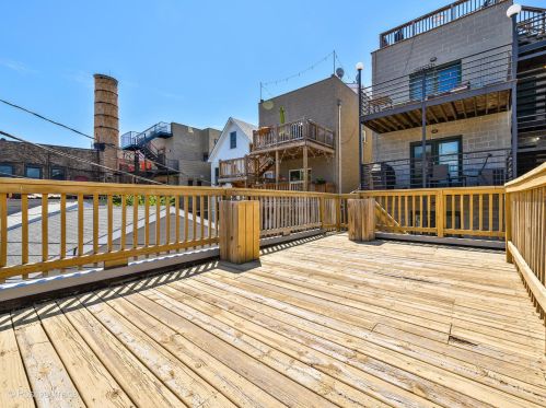 3221 Clifton Ave, Chicago IL  60657-3300 exterior
