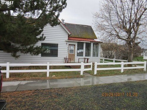 725 3rd St, Haines, OR 97833-2533