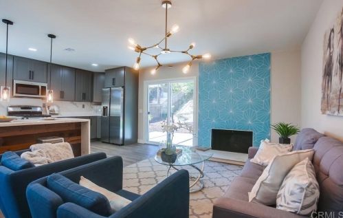 1461 Darwin Dr, Oceanside CA  92056-3042 exterior