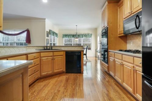 2824 Legislative Ln, Buford, GA 30519-8040