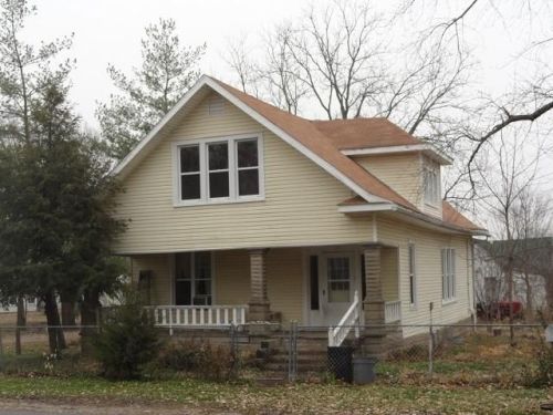 101 Fayette St, Armstrong, MO 65230-9747