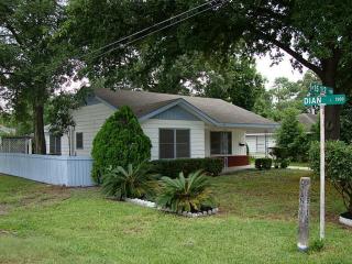 902 15th 1/2 St, Houston TX  77008-3414 exterior