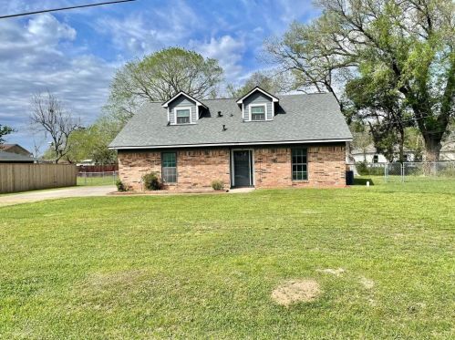 509 Dwyer St, Angleton TX  77515-5286 exterior