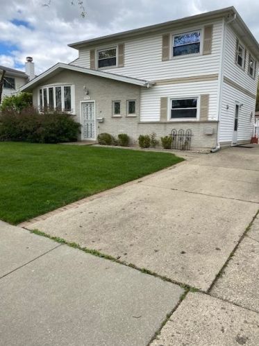 476 7th Ave, Des Plaines, IL 60016-1136