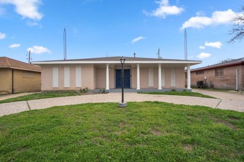 2806 Palm Cir, Galveston, TX 77551-5552