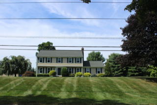90 Birdseye Rd, Huntington CT  06484-2100 exterior