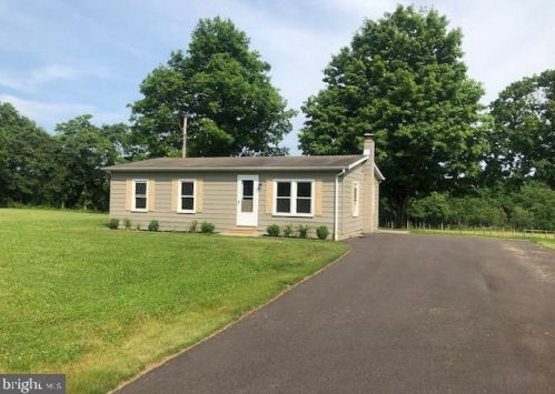 3681 Spring Rd, Carlisle PA  17013-8737 exterior