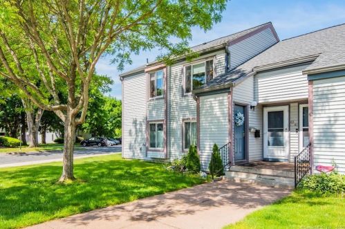 44 Candlewood Dr, Wapping, CT 06074-2610