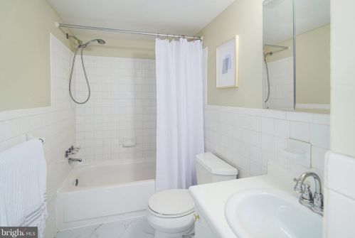 637 Lombard St, Philadelphia PA  19147-1416 exterior