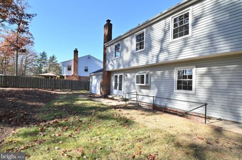 6153 Roxbury Ave, Springfield VA  22152-1625 exterior