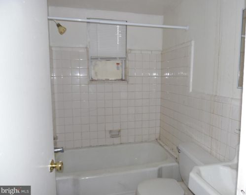 6320 10th St, Philadelphia PA 19141-3804 exterior