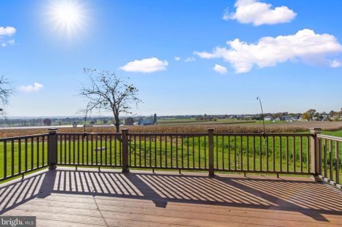 2360 Vw Dr, Lancaster PA  17602-1016 exterior