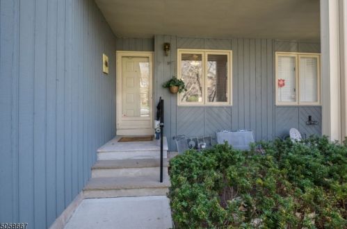 75 Bond St, Bridgewater, NJ 08807-2458