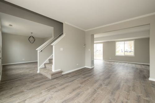 141 Eisenhower Dr, Oswego, IL 60543-7409
