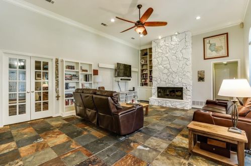 2517 Belmeade Dr, Carrollton TX 75006-2008 exterior