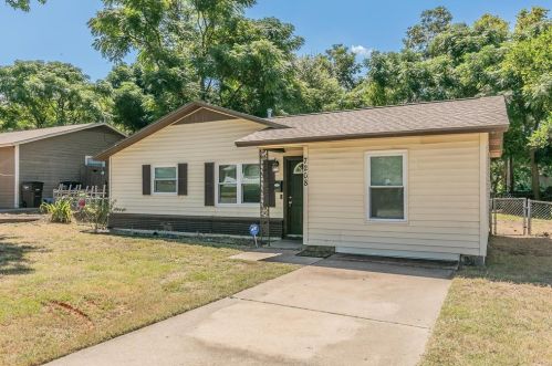 7208 Van Natta Ln, Fort Worth, TX 76112-5834