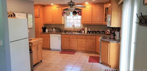 460 Center St, Waterbury, CT 06716-2130