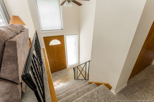 452 Aztec Dr, Carol Stream IL  60188-1586 exterior