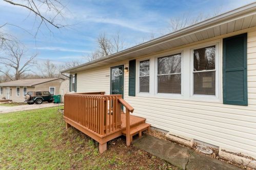 9349 Elm Loop Dr, Horine, MO 63070-2713