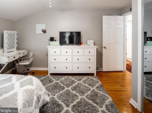 8408 Chippewa Rd, Philadelphia PA 19128-1206 exterior