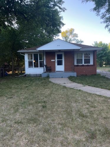 2415 Sharon Ave, Rockford, IL 61103-3608