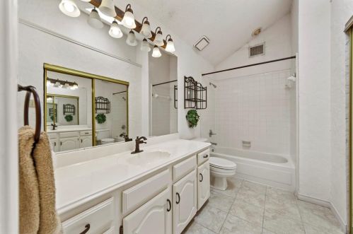 2121 Stradivarius Ln, Carrollton TX 75007-2218 exterior