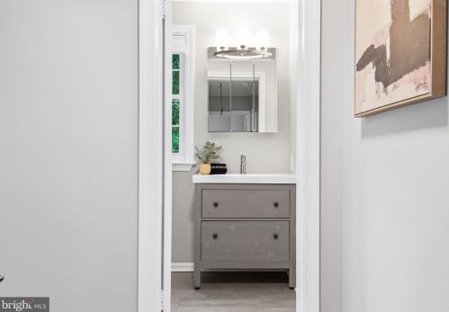 305 Melbourne Ave, Silver Spring MD 20901-2818 exterior