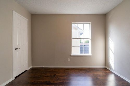 2818 Lk Vly Dr, Garland TX exterior