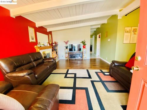 2519 Farrington Way, Palo Alto, CA 94303-1119