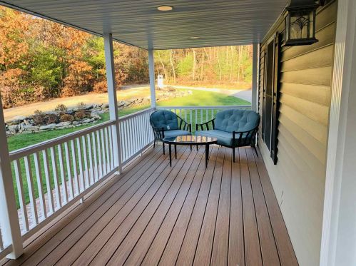 28 Feather Bed Ln, Derry, NH 03038-4186