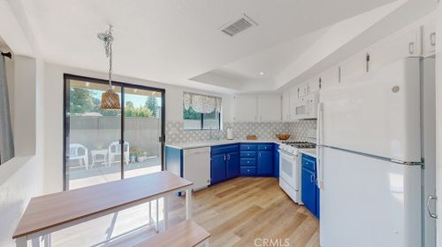 2335 Greenview Dr, Glendora, CA 91741-4047