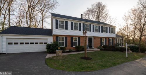 2651 Petersborough St, Herndon, VA 20171-2442
