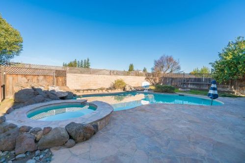 5405 Pountsmonth Dr, Salida, CA 95368-8135
