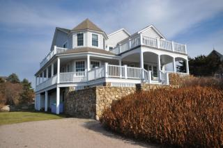 14 Wawaloam Dr, Westerly, RI 02891-5441
