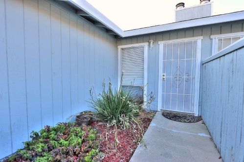 8957 Laguna Vista Ct, Elk Grove, CA 95624-2033