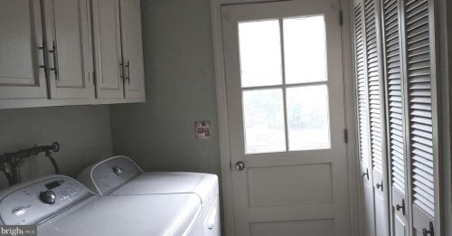 2608 Beechwood Rd, Lancaster PA  17601-4802 exterior