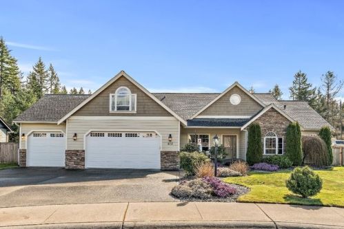 412 Raintree Loop Ct, Rainier, WA 98576-9321